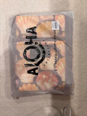 ALOHA Collection Sunrise Shells Nylon Zipper Tote - Yellow & Pink